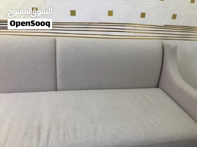 كنبة كبيرة لديوانية او مساحة كبيرة