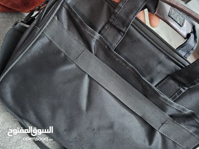 شنطة ثقيلة قماش وليس نايلون ومرتبة وكويسه وانيقة للبيع