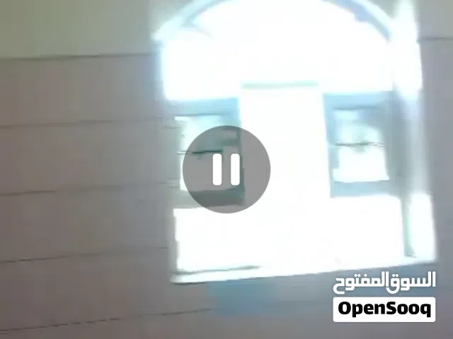 يوجد معانا غرفتين لكسسسس وصاله وحمام ومطبخ خلف الشيباني حاجه ضخمه ب 75. الف