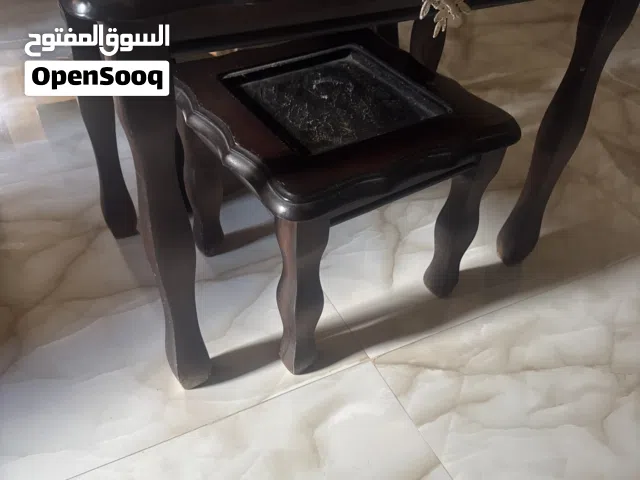 طاولات مستعمله مده قليله