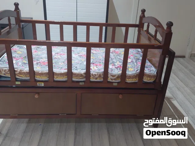 سرير اطفال للبيع