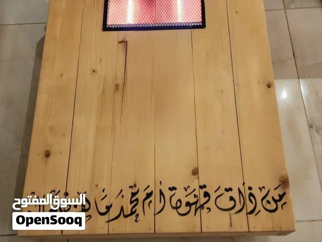 طاولة خشبية ارضية مع سخان عالكهرباء بحالة جيدة جدا 75x55 cm 7 kd location salwa