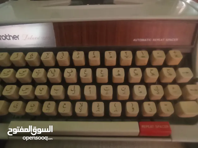 للبيع. اله كاتبه كلاسيكيه Brother Deluxe 1510 * •صناعه يابانيه * •تعمل بشكل جيد (أو تحتاج صيانه