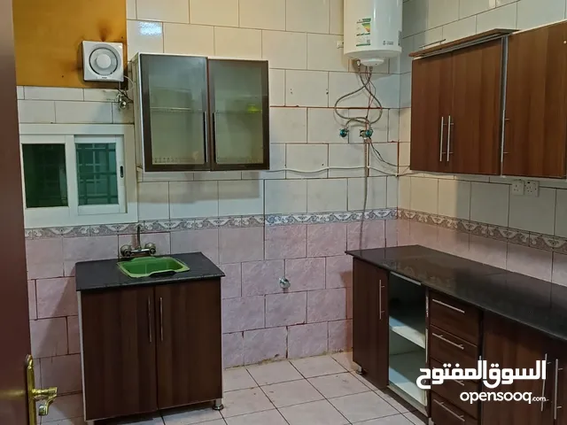 160 m2 3 Bedrooms Apartments for Rent in Al Riyadh Al Khaleej