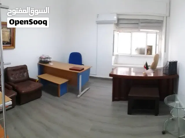 شقة ع الرئسي لايجار الدور الاول   موقع مميز مناسب للمكاتب، الشركات، أو العيادات