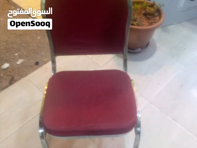 كراسي كروم مستعمل العدد تقريبا 200 وسجاد مستعمل والواج