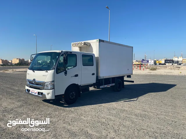 2021-Toyota هاف لوري هينوا