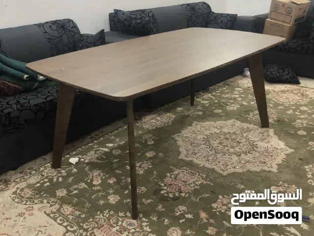 طاولة طعام خشب من الغانم استعمال خفيف معها خمس كراسي