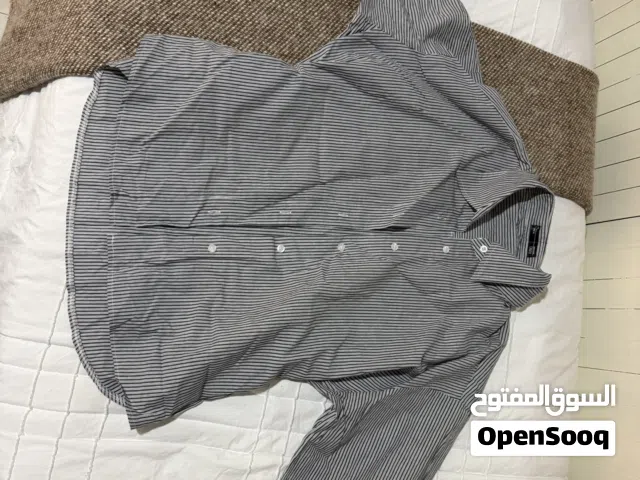 قميص رمادي مميز بزمة الخصر