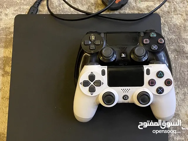 بلاستيش 4 سليم بحالة الوكالة مع كل اغراضه ps4 slim