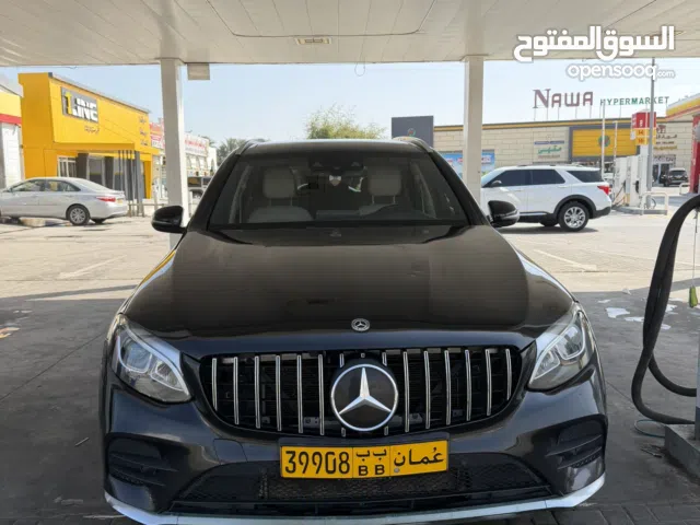 مرسيدس GLC300 2017 فل كامل رقم 1  بانوراما  Bose  حالة ممتازة (مستعجل جدا)