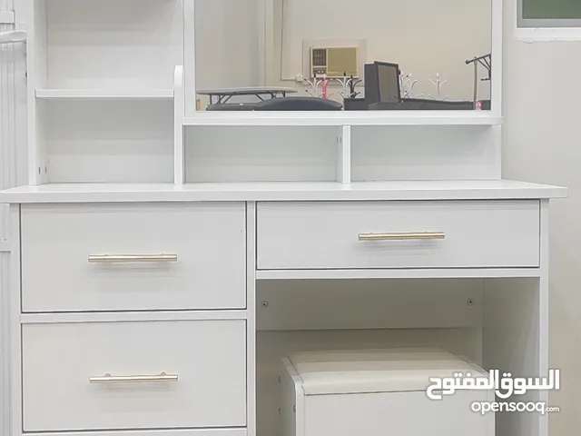 DRESSING TABELS