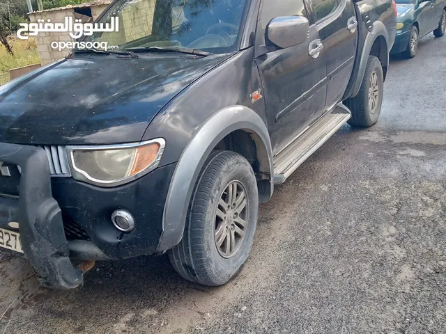 بكب متسوبيشي l200 فل كامل ما عدى الفتحه