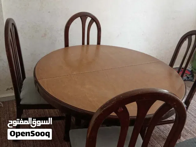 طاولة سفرة دائرية مميزة مع 4 كراسي للبيع بسعر حرق!
