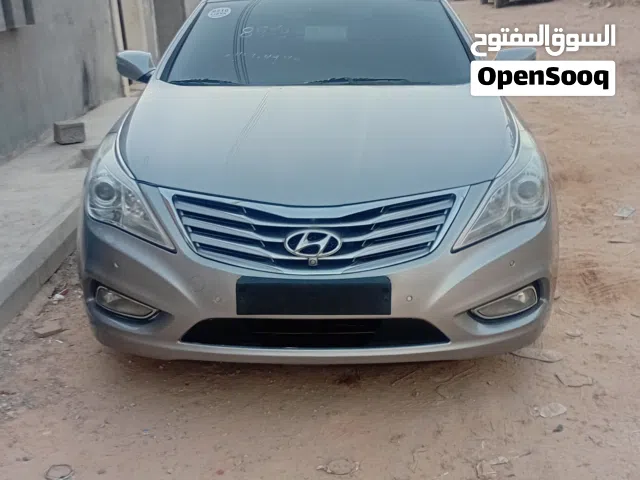 2012 هيونداي ازيرا Standard