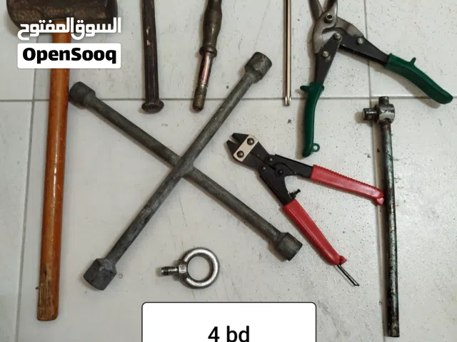 drill excellent condition 8 bd  drill and streper 12 bd  shelf holders 5 BD