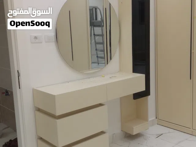 نجار متنقل بكافه اشغال النجار والديكور وخزائن الحائط والمطابخ