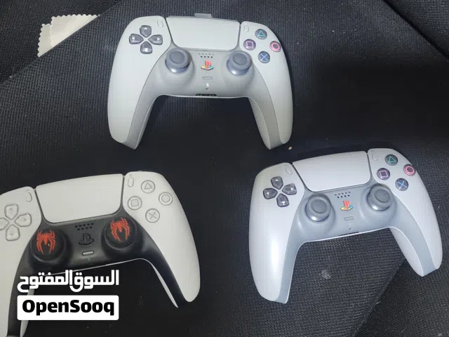 PS 5 controller 30th anniversary and white
