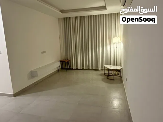 شقه للإيجار نضيفه في مسقط، الخوض اول ساكن تتكون الشقه من غرفتين وصاله ومطبخ وحمام سباحه في البنايه