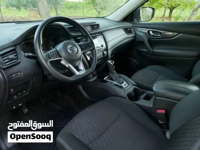 للبيع جيب نيسان روج موديل 2017 اسود