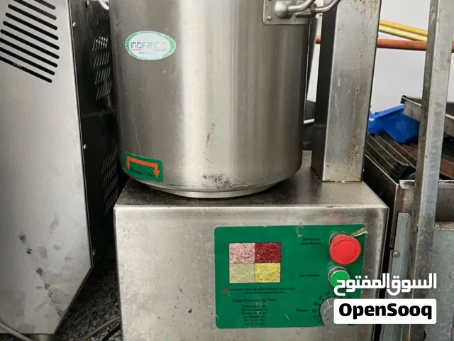 ماكينه طحن حمص ومايونيز للبيع بحاله ممتازه