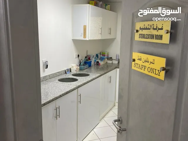 عيادة للبيع