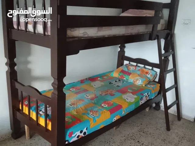 تخت طابقين بحالة جيدة جدا نظيفة