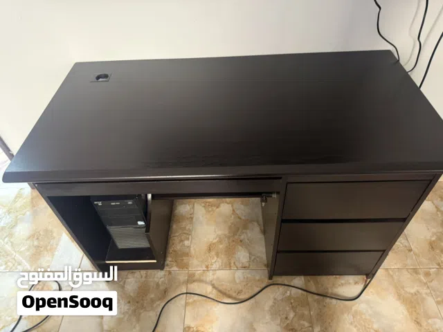 مكتب  كمبيوتر