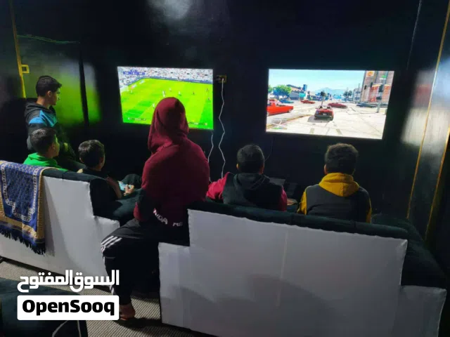 شاشة ماجك عدد2 ورفوف تعليق بشكل مخفي وكاونتر