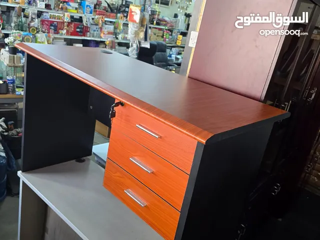 تصفيه على جميع الأثاث المكتبي