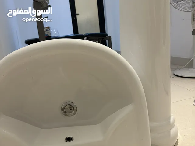 مغسلة من قطعتين من شركة Milano شبه جديدة