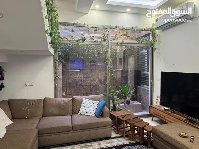 دار سكنية حديثة مميزة طابقين ونصف للبيع في الجنينة