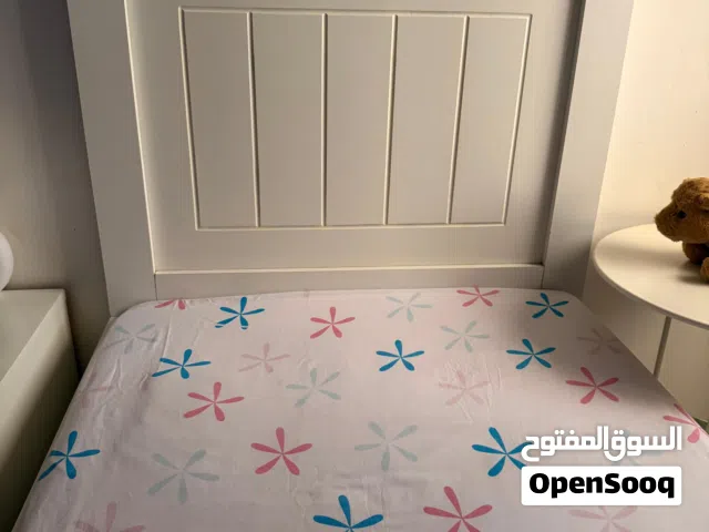 Wooden Single Bed - Sturdy and Clean سرير مفرد خشبي - قوي ونظيف -