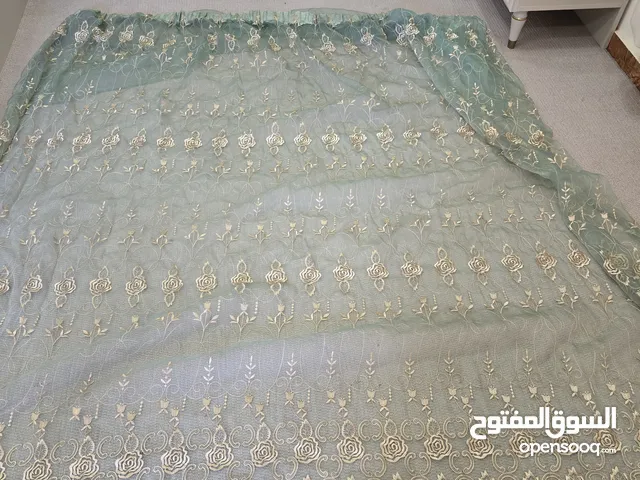 3 ستائر للبيع نوع شيفون امطرز قطعتين مخيطات و قطعة مش مخيطة