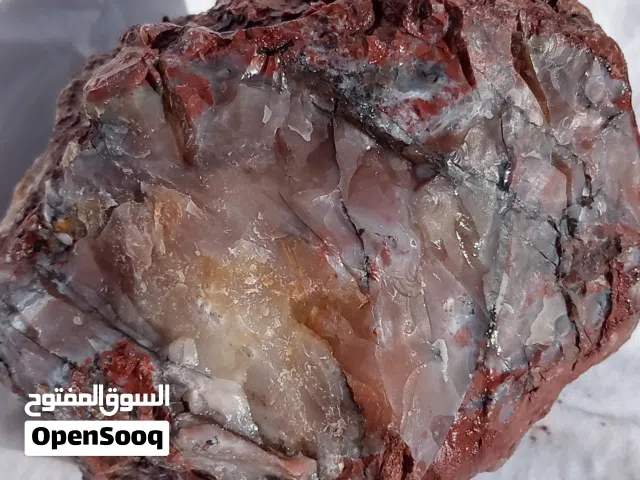 حجر العقيق الخام ااطبيعي بأحجام متفاوته