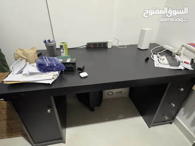 مكتب خشب حالة ممتازة