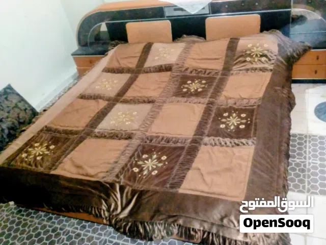 عرطه للبيع غرفه نوم عرطه ب 75000 ألف ريال مع ستاير لثلاث طبقان ملاحظه الغرفه بدون دولاب مضمون