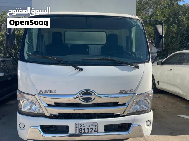 هافلوري هينو موديل 2023 الساير حجم 714 عداد 65000 صندوق حديد بوكس مقفل بحالة ممتازة