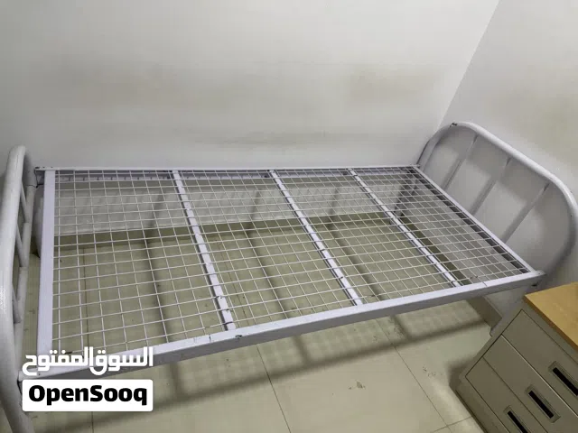 غرفه شباب حديد بحاله جيده ونظيفه للبيع