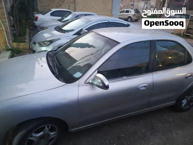 1996 هيونداي افانتي Standard