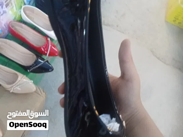 حذاء فلات قياسات تبدا من 39 الى 42 يوجد خدمة توصيل في الشعب فقط ------------------------------------