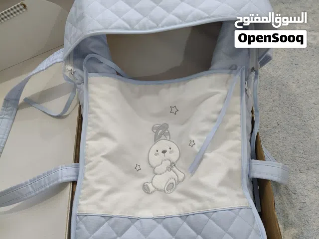 كاريكوت اطفال مبطن من الداخل بحاله ممتازه مناسب جدا للشتاء للخروج بالطفل حديث الولاده