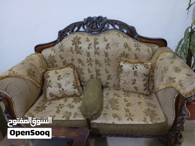 طقم كنب مع طربيزات للبيع