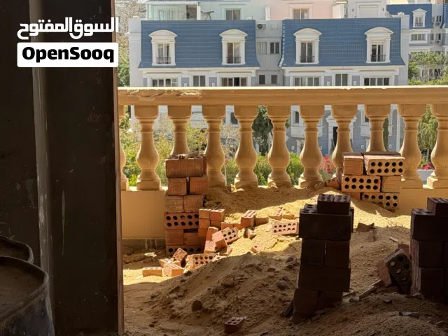 للبيع قدام كومبوند Mountian veiw برايم لوكيشن