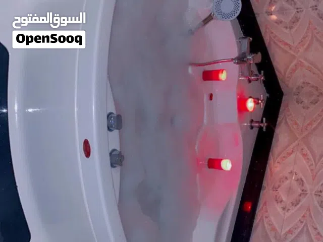 جاكوزي ب حالة ممتازة