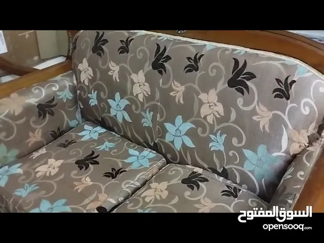 انتريه 7 اماكن بحالة حسنة يبغاله تنظيف من الغبار بس