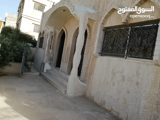 160 m2 3 Bedrooms Townhouse for Sale in Zarqa Russayfah