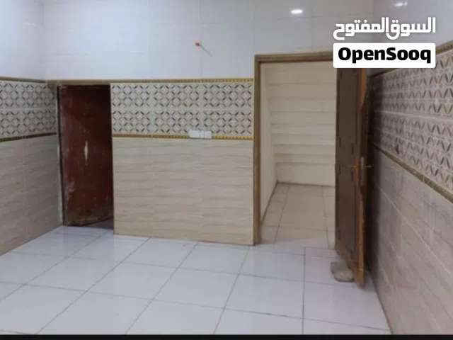 شقة أرضية معزولة للإيجار في حي المعلمين تؤجر للعوائل الصغيرة فقط والمتزوجين حديثاً