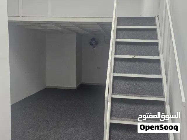 غرفة واسعة بنظام طابقين) جديدة كلياً للإيجار - موقع مميز بعبري