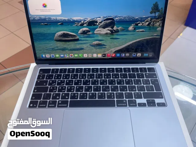 MACBOOK AIR  M5 CHIP  16 GB RAM  STORAGE 512  cycle COUNT 16 15 DAYS ONLY USED  WITH ALLLE WARRANT